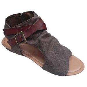 NWOT♥️Buckle Strap Sandals